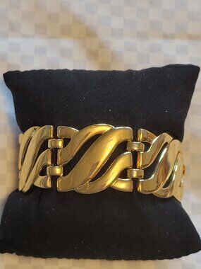 Vtg Napier Gold Tone Wave Bracelet Pat 4.774.749